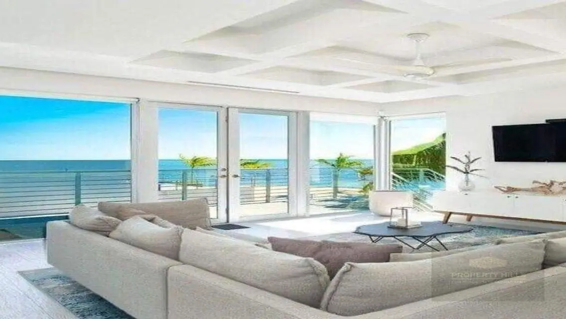 Luxury Villa with Lake View