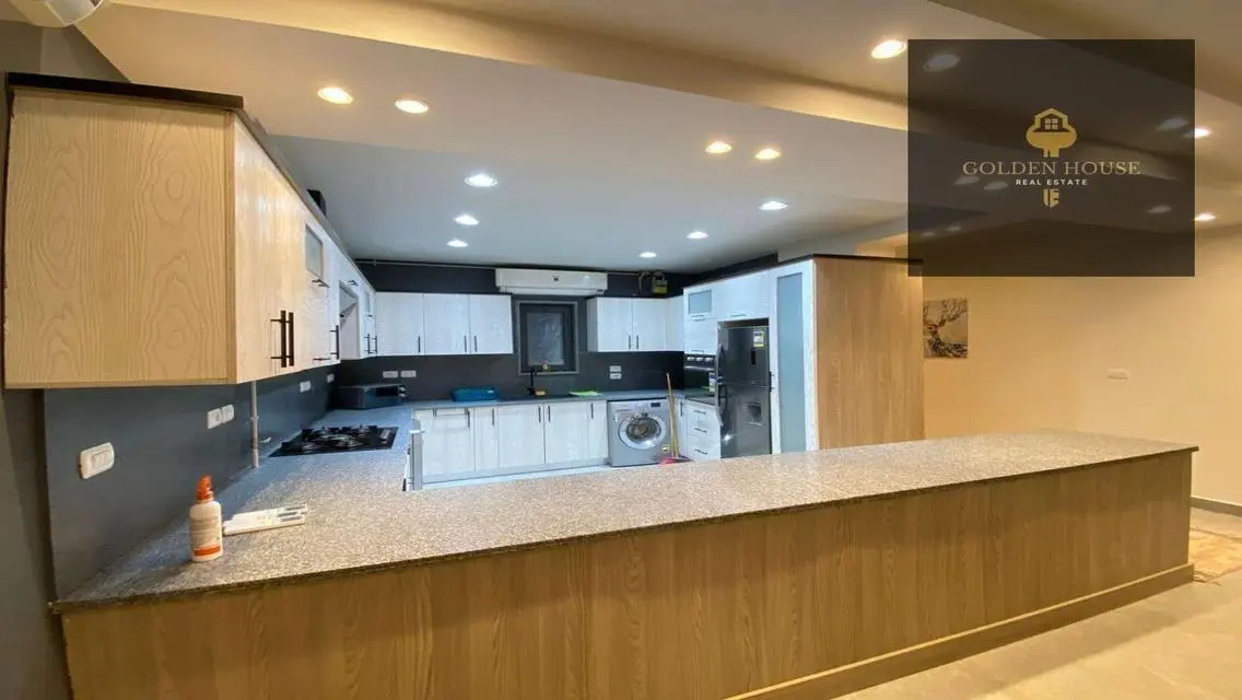 2 Bedroom Lake View Apartment - Stunning Views