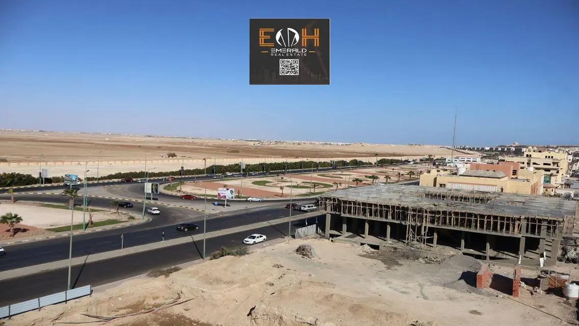 Spacious Property Available Now - 1600 m²
