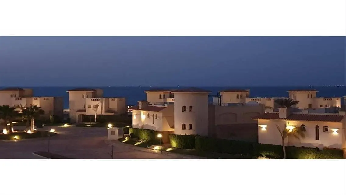 تشطيب كامل صف اول عالبحر للبيع في لافيستا السخنة