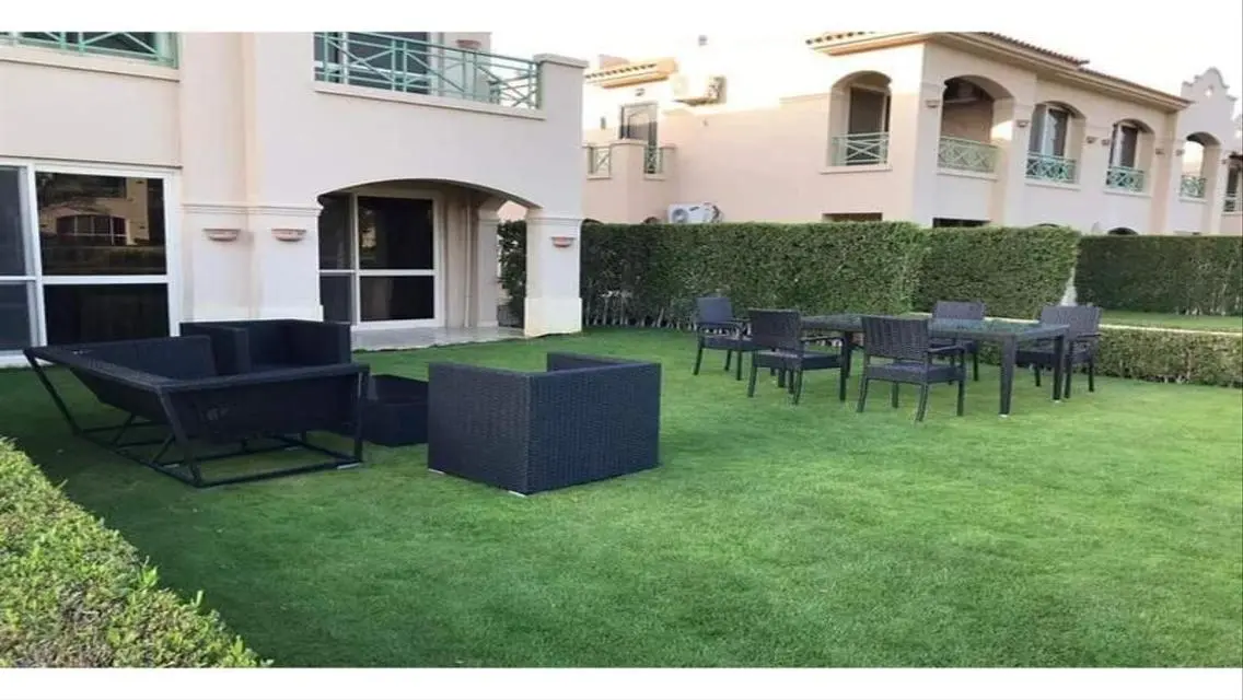 تشطيب كامل صف اول عالبحر للبيع في لافيستا السخنة