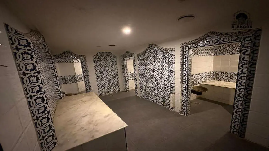 دور تجاري للبيع في شيراتون خلف مسجد الصديق 370 متر