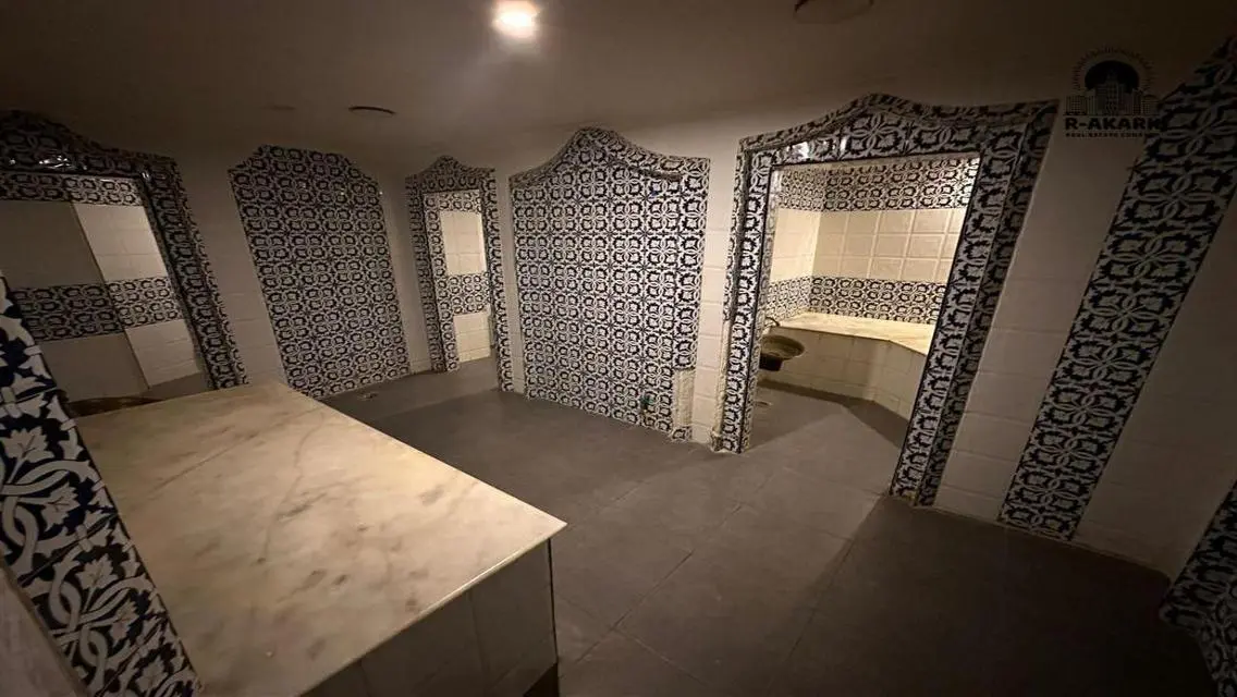 دور تجاري للبيع في شيراتون خلف مسجد الصديق 370 متر