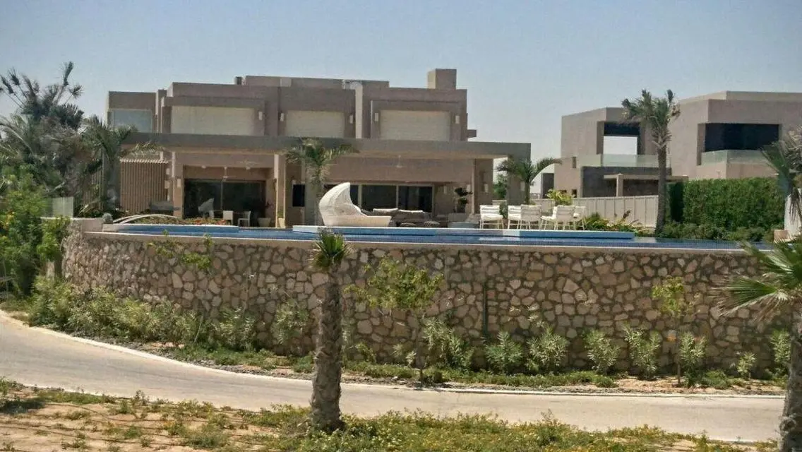 ready to move VILLA in hacienda bay palm hills