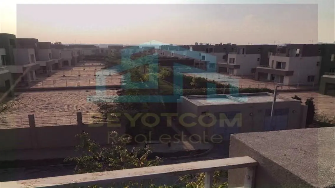 توين هاوس للبيع بالم فالى بالم هيلز نصف تشطيب