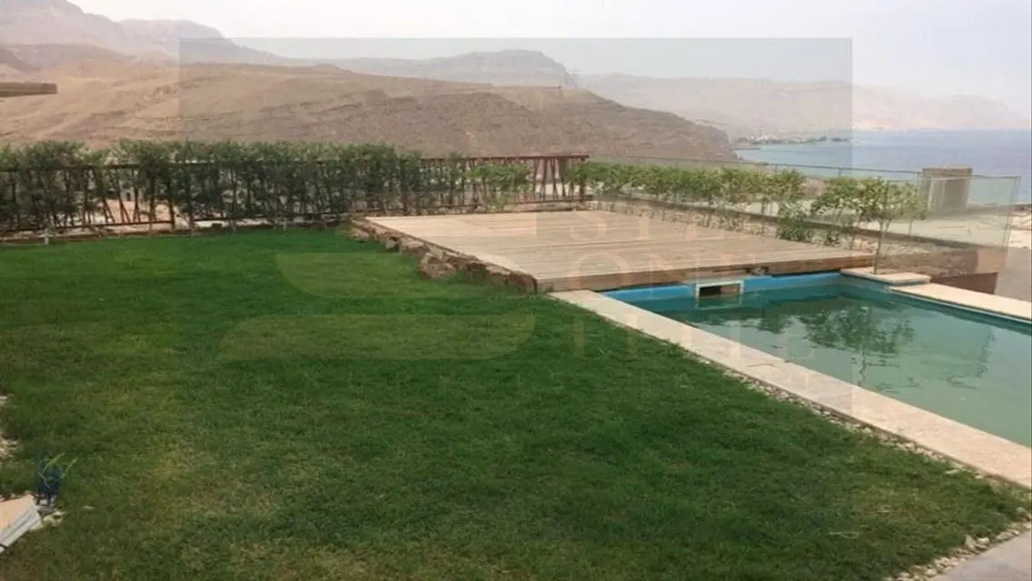 فيلا للبيع على البحر في المونت جلالة بمقدم 5%