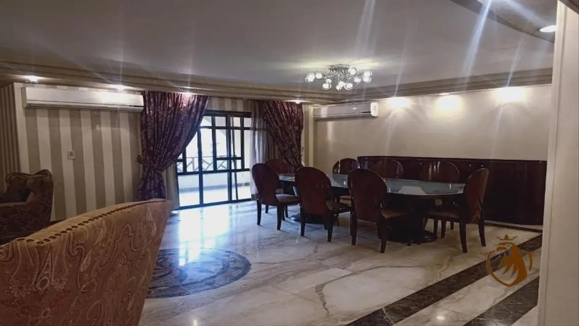 للبيع 225 م علي اطلالة رائعة بالرحاب