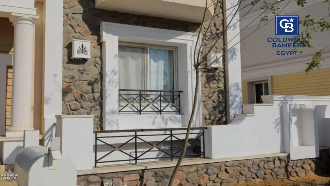 I Villa Roof Resal With a Prime Location Ln Aliva
