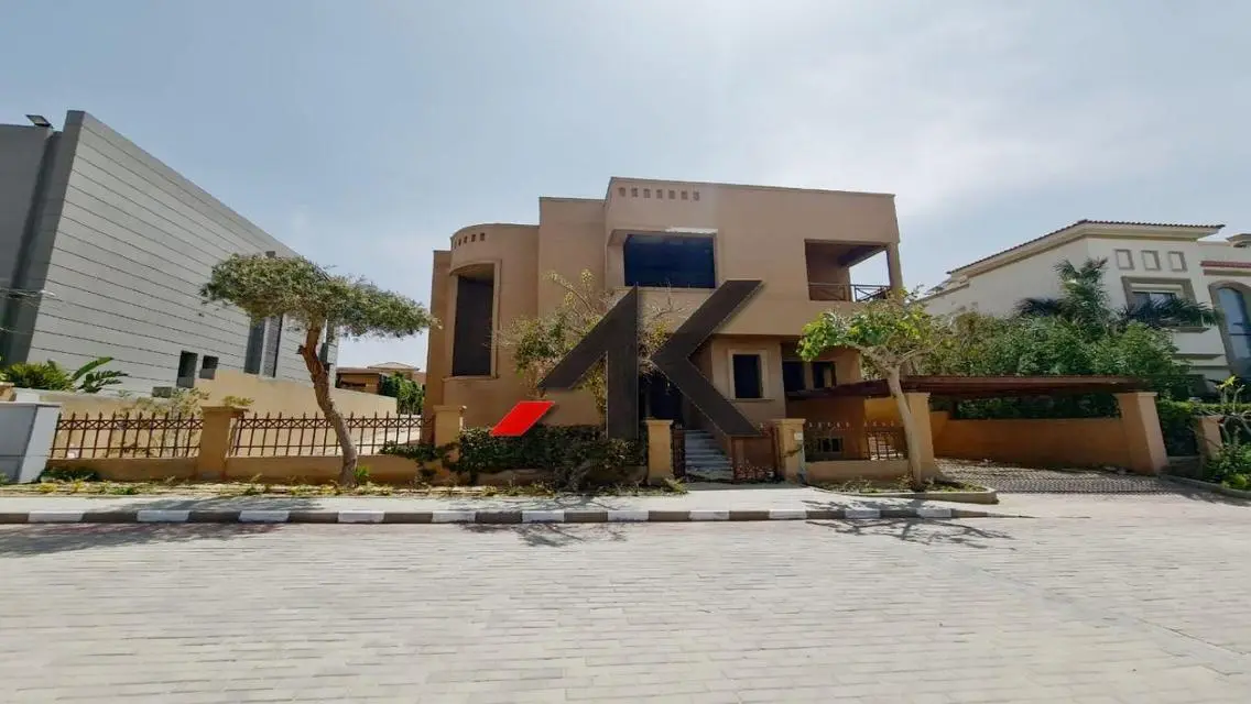 بموقع مميز فيلا مستقلة للبيع في صن سيتي