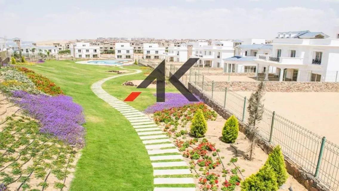 فيلا كاملة التشطيب بحمام سباحة للبيع-ماونتن فيو 2