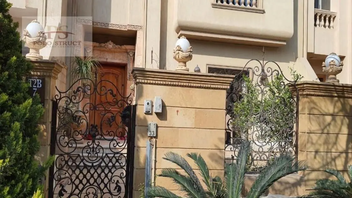 للبيع ميدل تاون هاوس ٢٦٠متر تشطيب سويرا لوكس