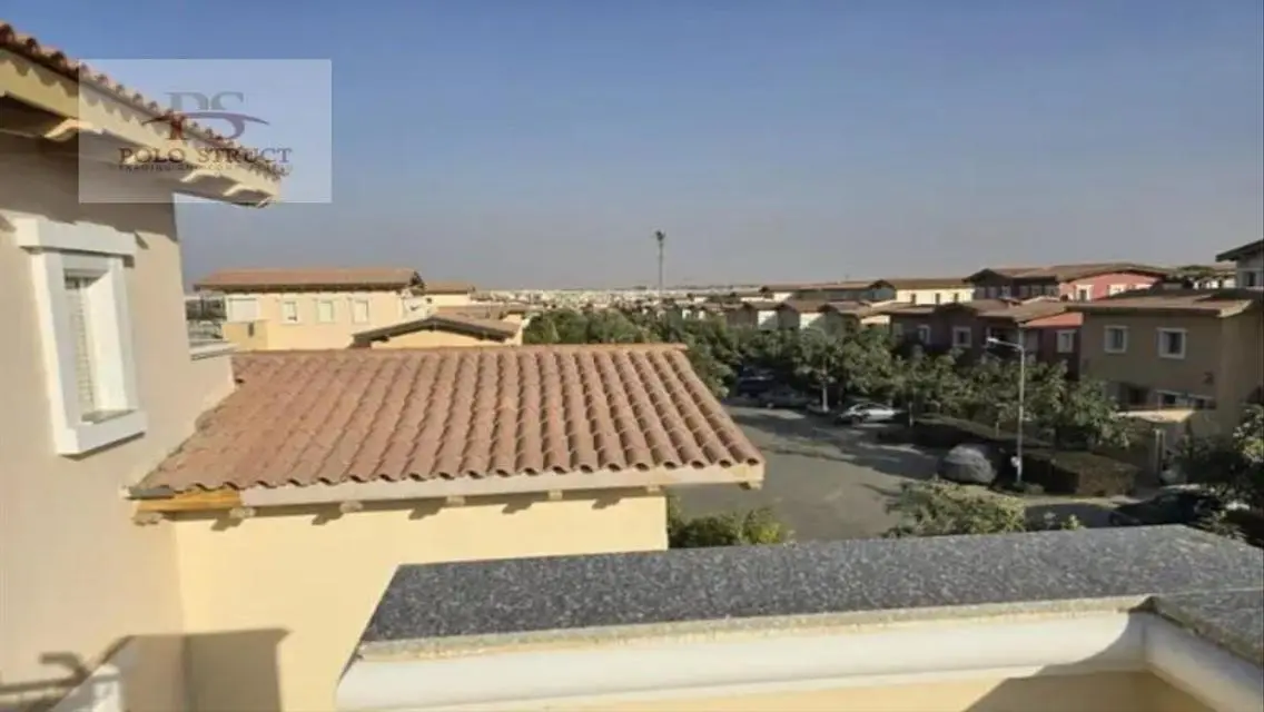 للبيع كورنر تاون هاوس306متر-تشطيب كامل-موقع مميز