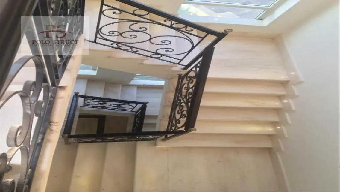 للبيع فيلا ٨٧٠متر - سوبر لوكس تشطيب-حمام سباحة