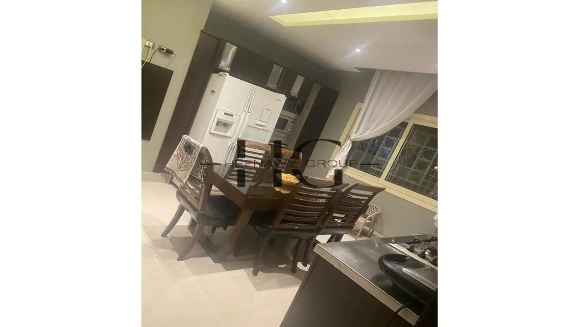 فيلا للبيع بموقع متميز في بالم هيلز مفروشه بالكامل