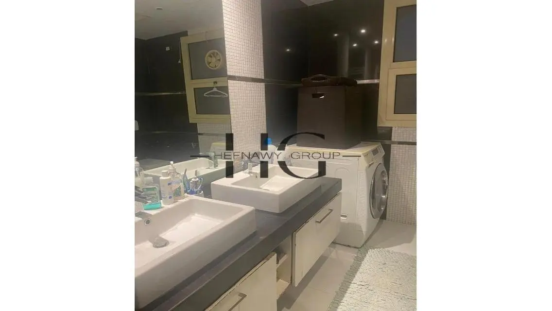 فيلا للبيع بموقع متميز في بالم هيلز مفروشه بالكامل