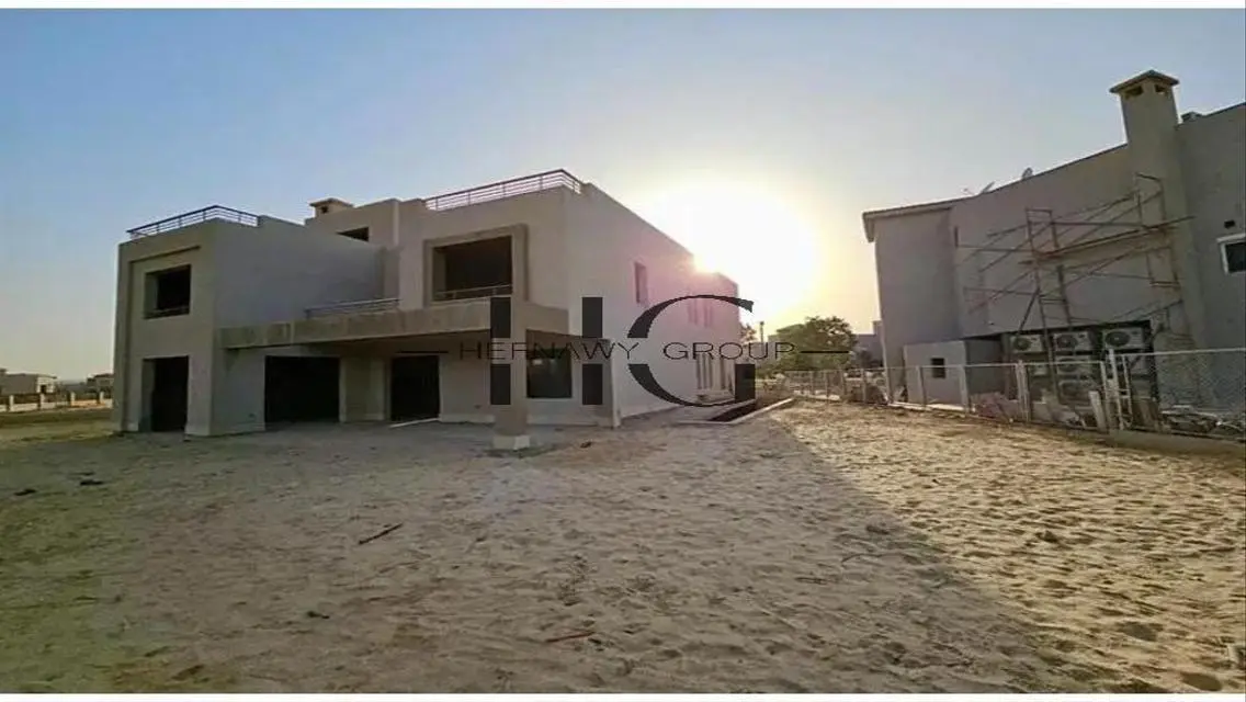 فيلا للبيع موقع متميز في بالم هيلز جولف اكستنشن
