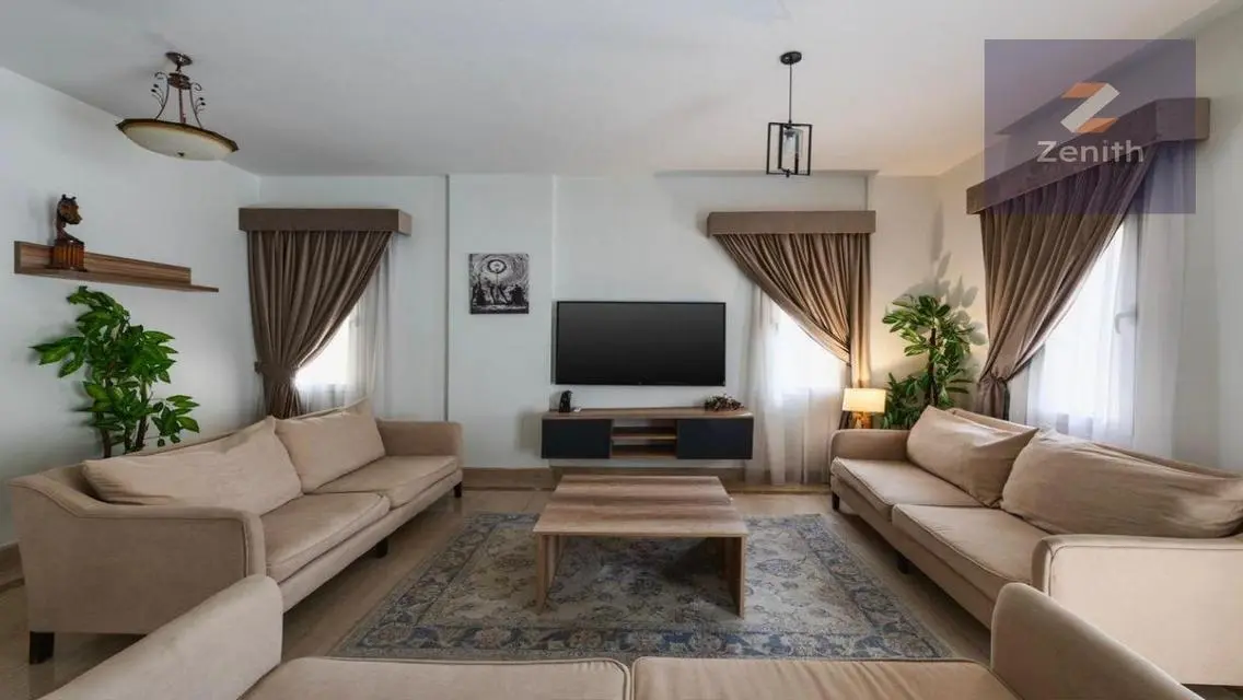 Luxury Hotel-Style Furnishing with Lake&amp; Boulevar