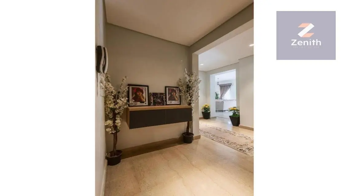 Luxury Hotel-Style Furnishing with Lake&amp; Boulevar