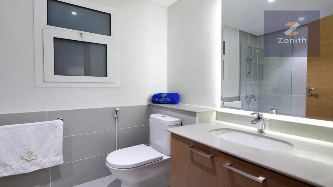 Luxury Hotel-Style Furnishing with Lake&amp; Boulevar