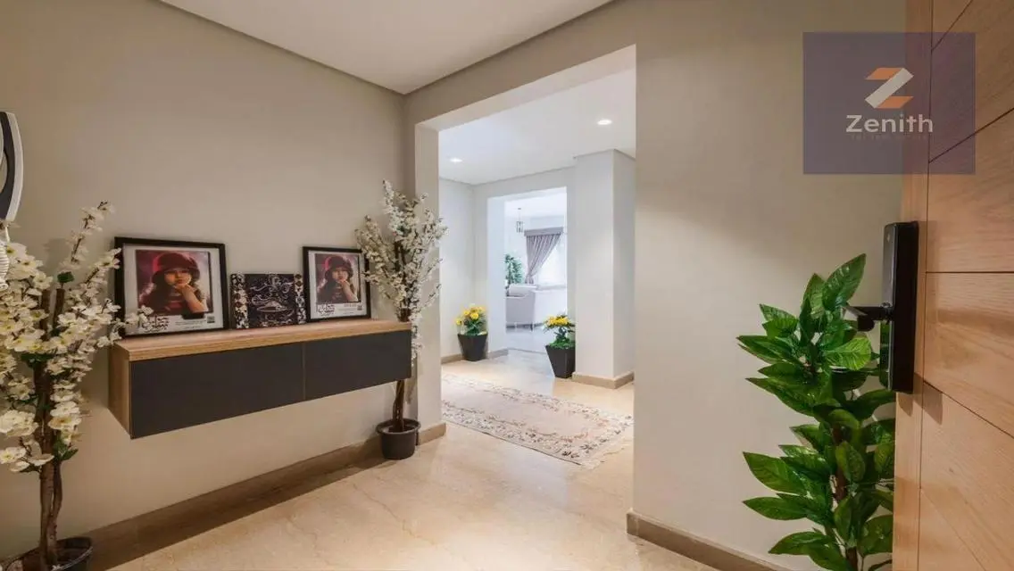 Luxury Hotel-Style Furnishing with Lake&amp; Boulevar
