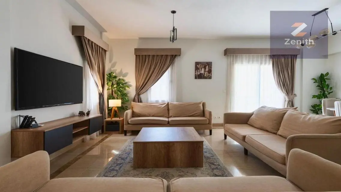 Luxury Hotel-Style Furnishing with Lake&amp; Boulevar