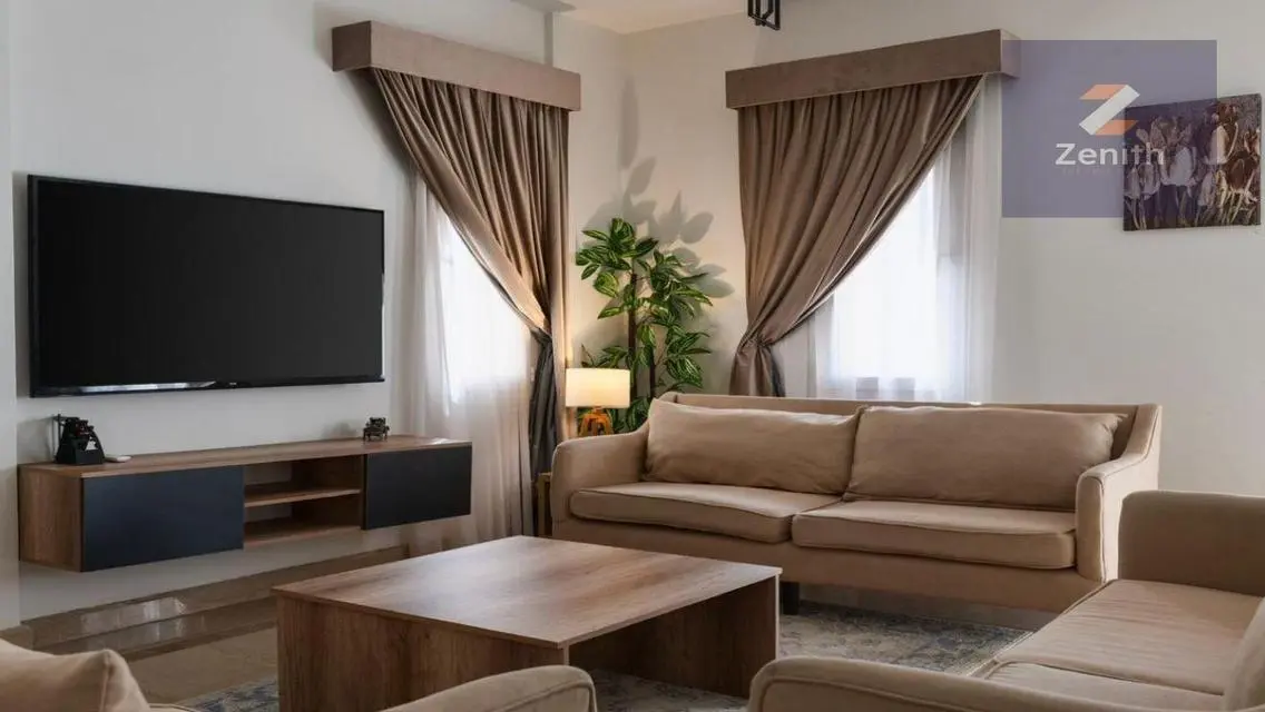 Luxury Hotel-Style Furnishing with Lake&amp; Boulevar