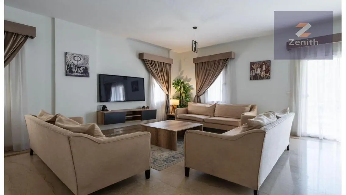Luxury Hotel-Style Furnishing with Lake&amp; Boulevar