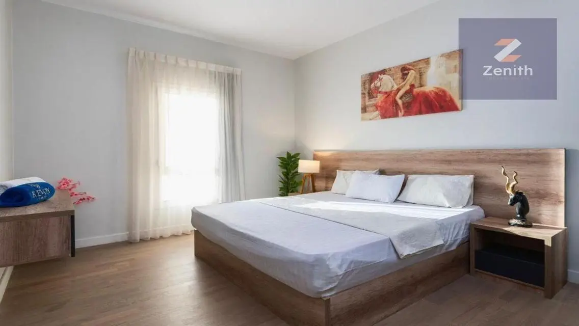 Luxury Hotel-Style Furnishing with Lake&amp; Boulevar