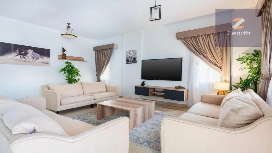 Luxury Hotel-Style Furnishing with Lake&amp; Boulevar