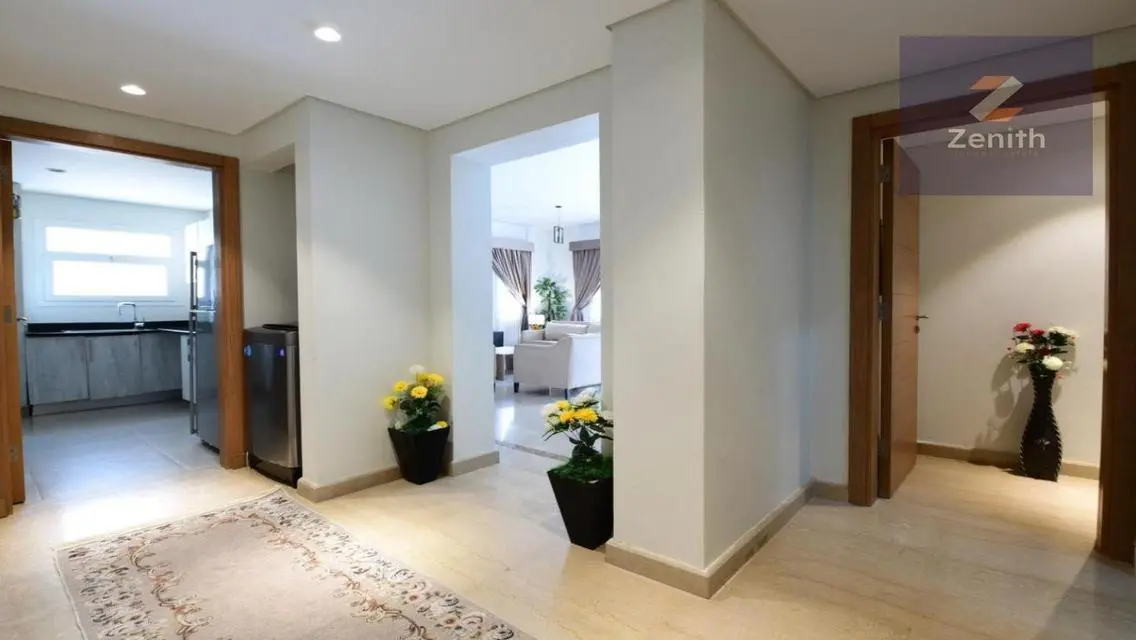 Luxury Hotel-Style Furnishing with Lake&amp; Boulevar