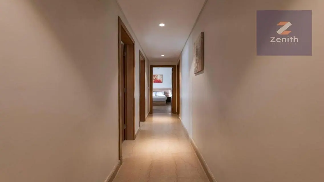 Luxury Hotel-Style Furnishing with Lake&amp; Boulevar