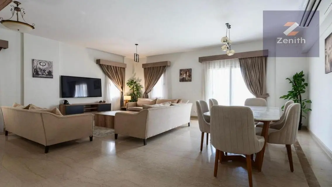 Luxury Hotel-Style Furnishing with Lake&amp; Boulevar