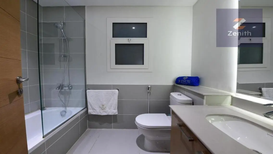 Luxury Hotel-Style Furnishing with Lake&amp; Boulevar