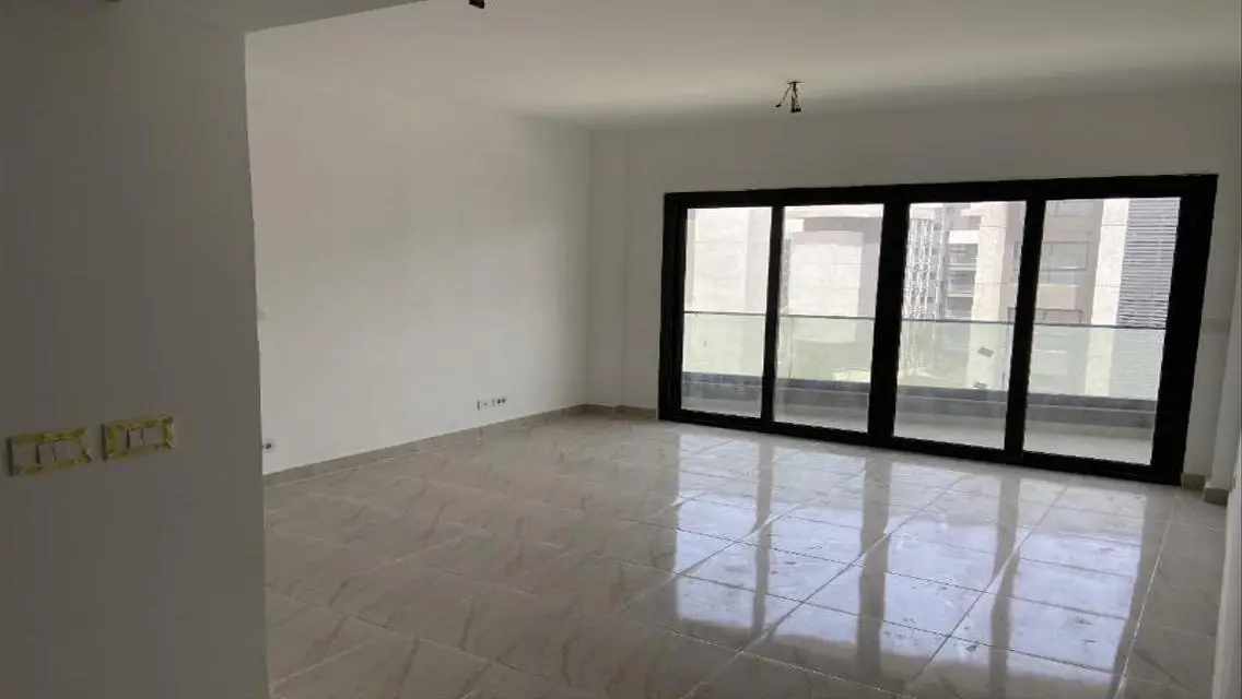 للايجار شقه 101متر في B15 اول سكن امام المسجد