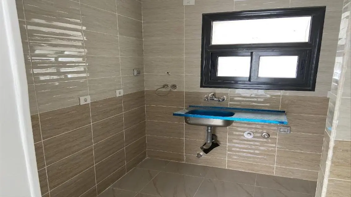 للايجار شقه 101متر في B15 اول سكن امام المسجد