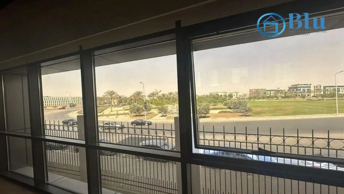 مكتب متشطب للايجار فى قطامية ديونز فيو مقتوح