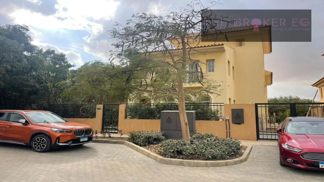 Villa For Sale View Garden Land 560m