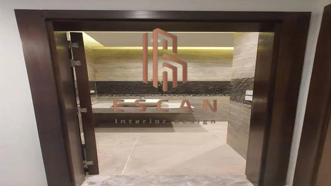 Triplex for rent in Eastown, hotel finishing, 244m