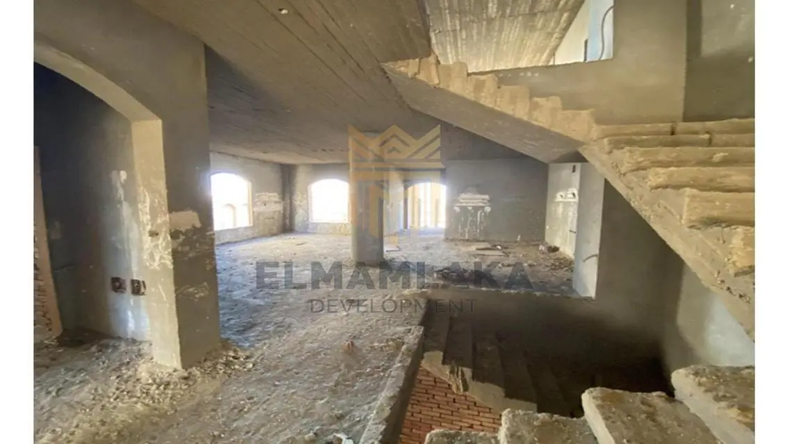 فيلا على البستان بالحي التاسع في قلب الشيخ زايد