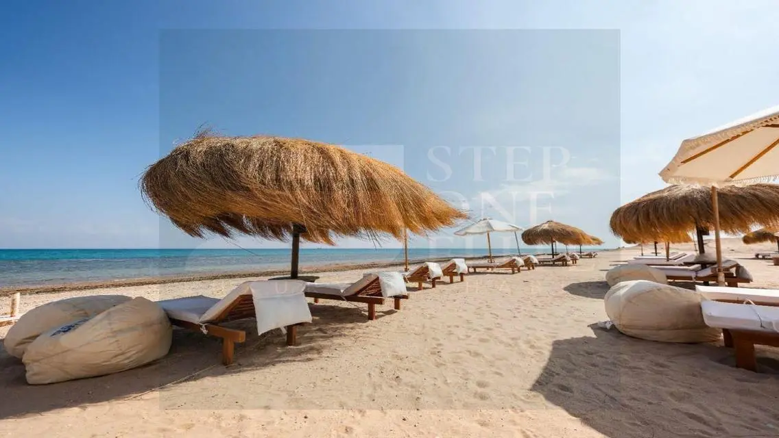 لسرعة البيع شاليه للبيع sea view فى العين السخنه