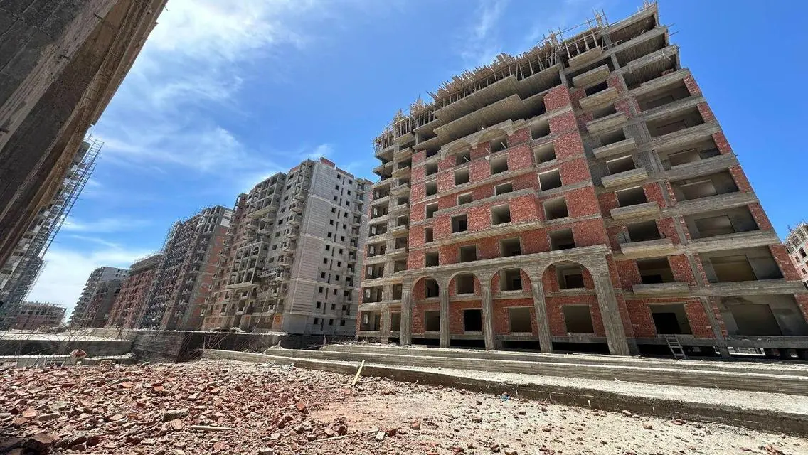 Luxurious Apartment with Spacious Layout in Integrated Community