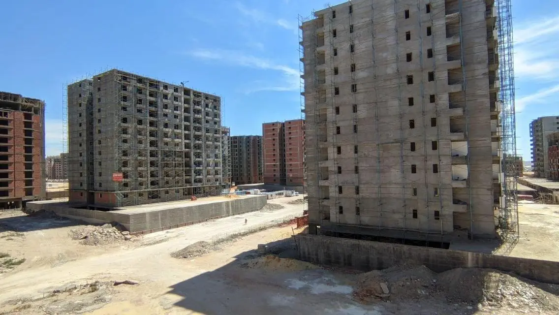 Luxurious Apartment with Spacious Layout in Integrated Community