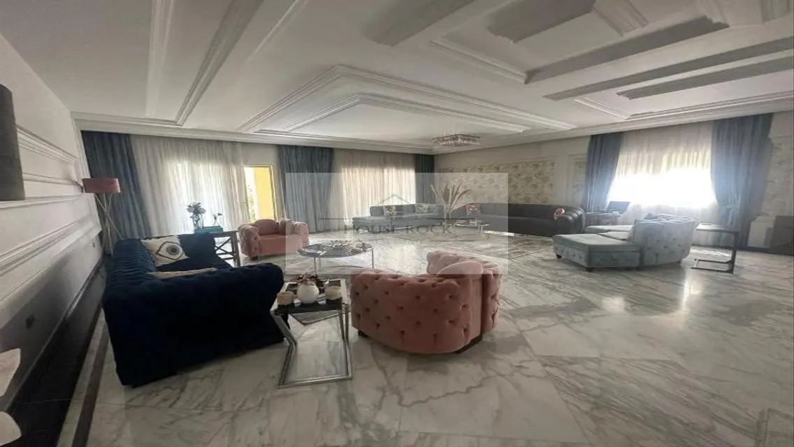 فيلا للايجار بكمبوند بارك ستون مفروش بالكامل