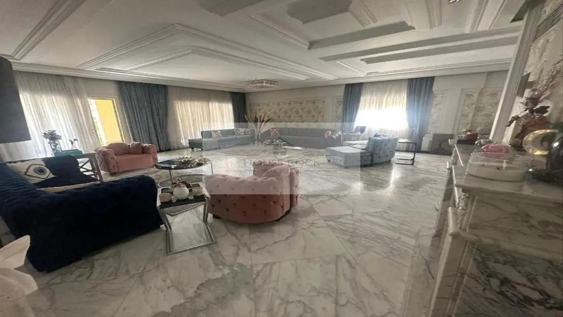 فيلا للايجار بكمبوند بارك ستون مفروش بالكامل