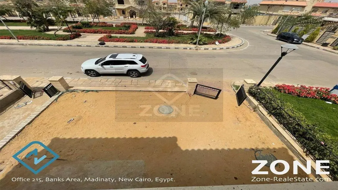 منزل فاخر بحديقة خاصة ومسبح في الموقع