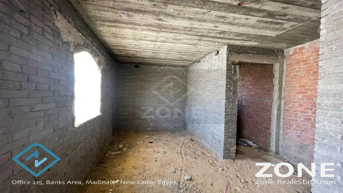 منزل فاخر بحديقة خاصة ومسبح في الموقع