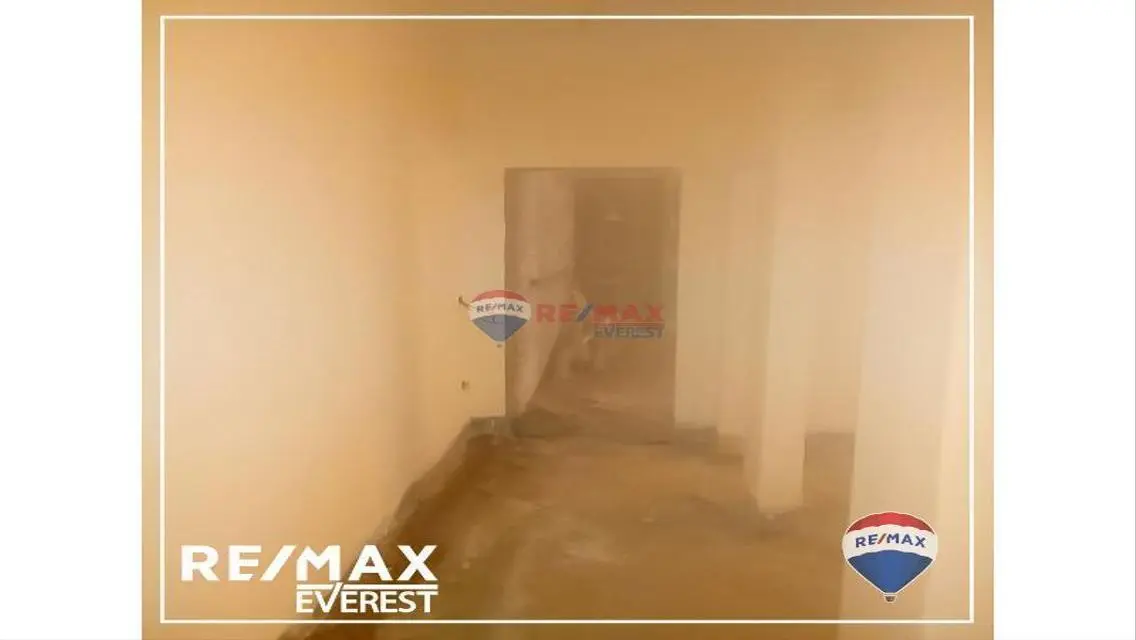 دوبلكس ارضي بحديقة نصف تشطيب في الحي السابع -زايد