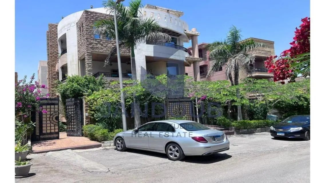Apartment for Sale Overlooking a Landmark
