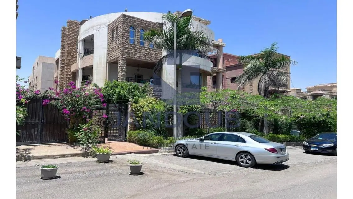 Apartment for Sale Overlooking a Landmark