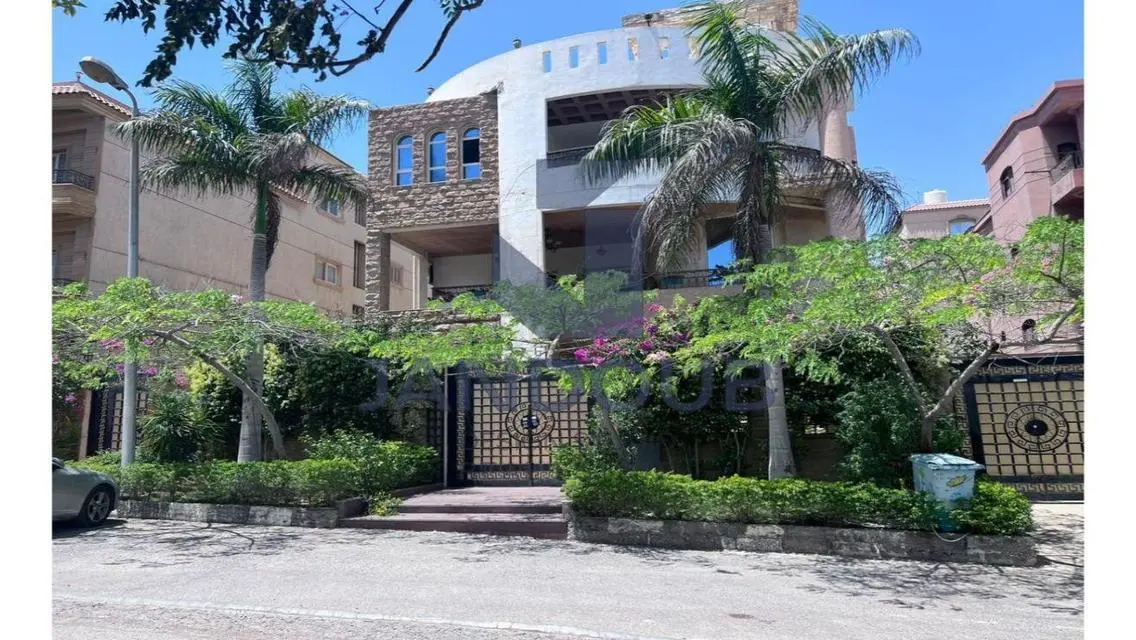 Apartment for Sale Overlooking a Landmark